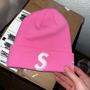 Supreme x new era beanie